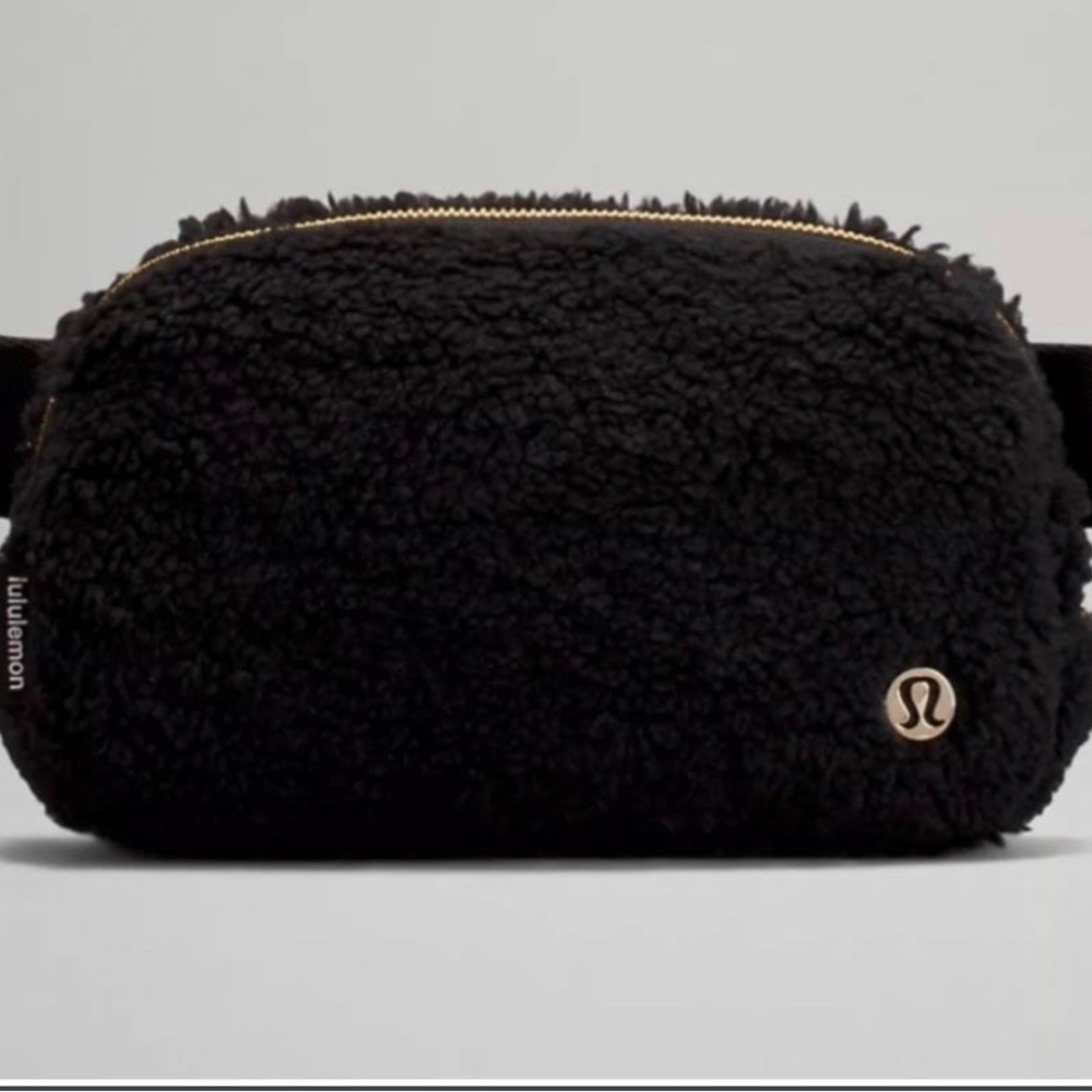 Lululemon Everywhere Belt Bag Fleece
